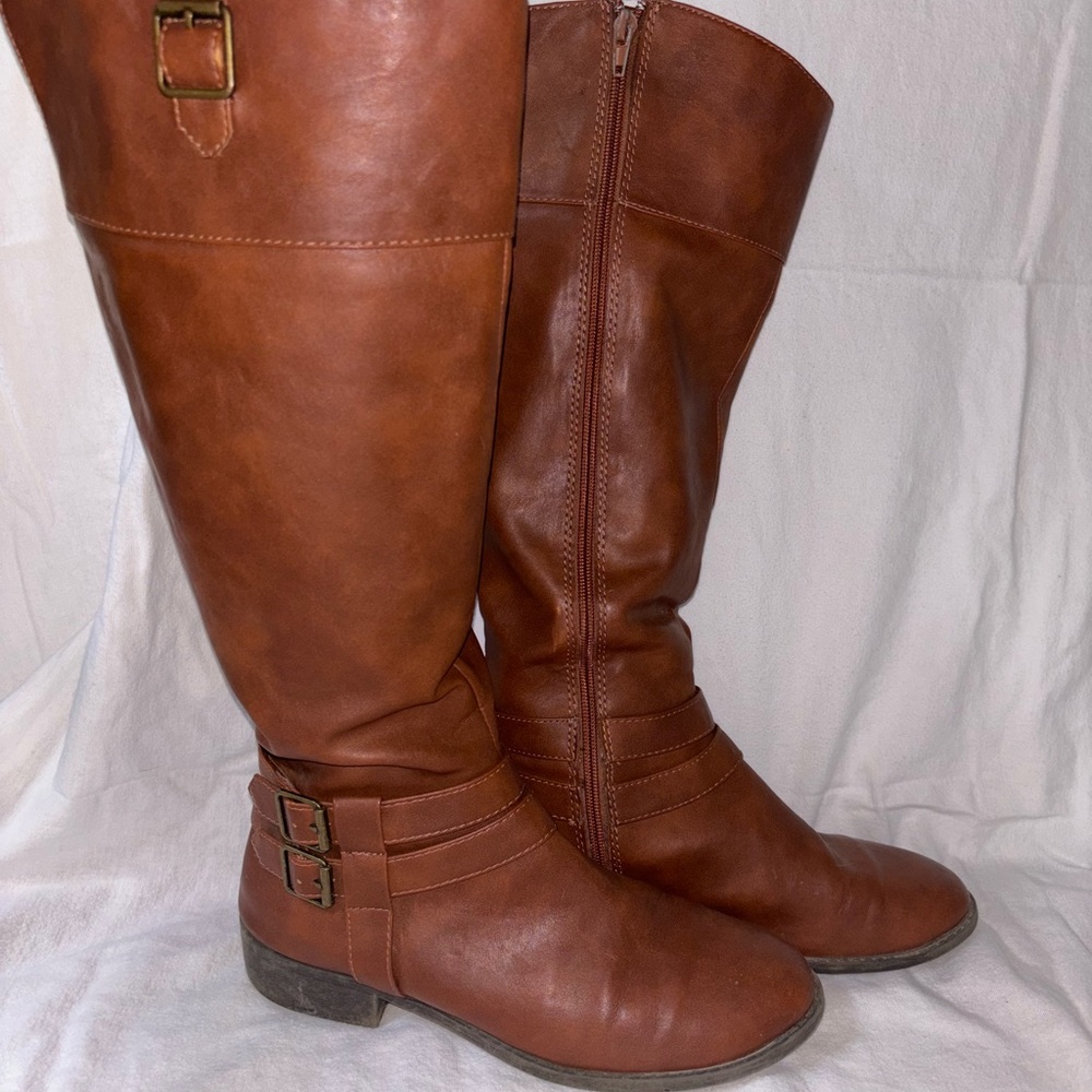 Brown boots- they fit just above the calf